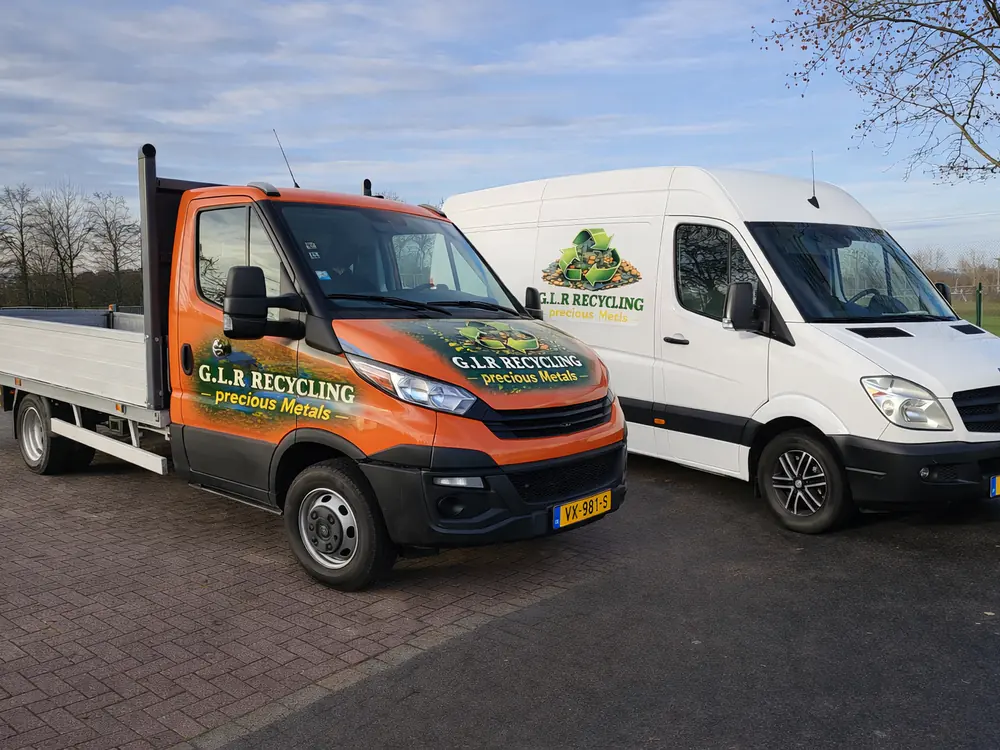 Bedrijfswagens van GLR Recycling voor de ophaalservice